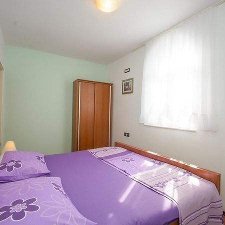 Apartments Jerkunica Rogoznica  Rum bild