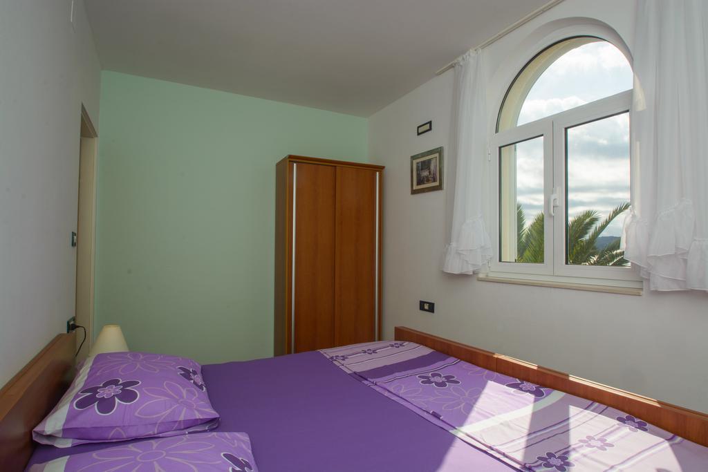 Apartments Jerkunica Rogoznica  Rum bild
