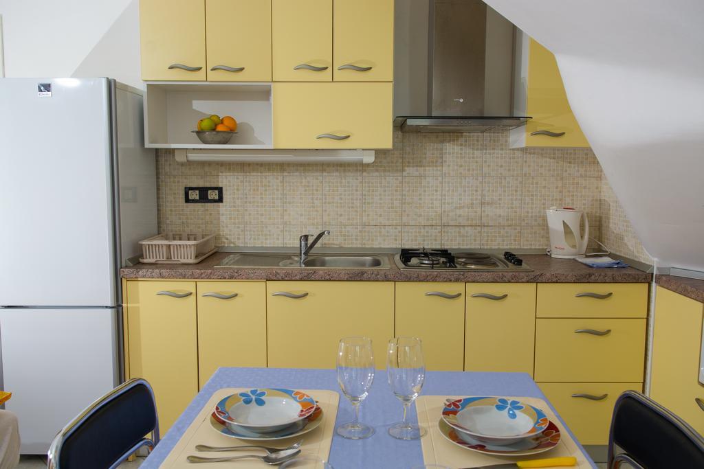 Apartments Jerkunica Rogoznica  Rum bild